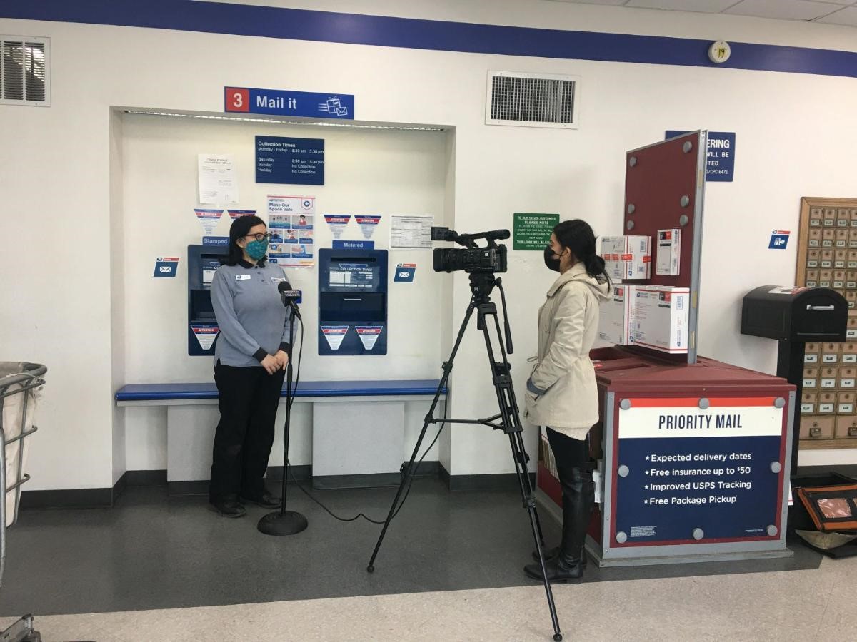 USPSBayArea's tweet photo. It takes an amazing workforce to acheive this work. We’ve hired over 40K seasonal workers nationwide.

We are so proud of our employees &amp; their commitment to our mission to Delivering For America. 

Our employees shine as messengers of sympathy &amp; love ❤️ 

#PriorityYule https://t.co/mLn7aq86Mf