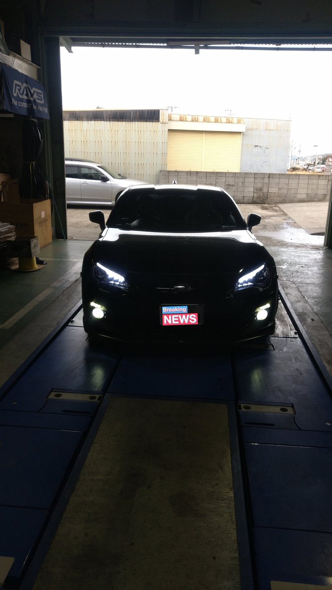 19710221V's tweet photo. 自分の車で採寸した、アグレスブランドのトランクアッパーサポートを取り付けてもろてます。
さて、リア周りの剛性どれだけアップするかな?
#BRZ
#スバル https://t.co/FMpIzXUZ4T