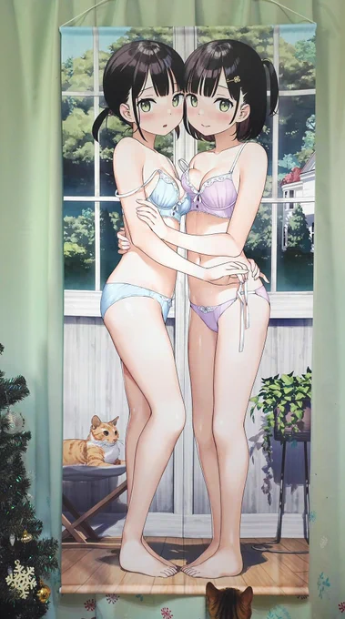 アクリルフィギュアいい仕上がり!
等身大タペストリー、いつもより幅広で迫力がすごいぞ… 