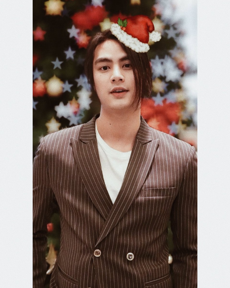 icepnwt_oppa's tweet photo. Merry Christmas @icepanuwat 🥰

#icepanuwat 
#icepnwt_oppa 
#kamicintaicepanuwat
#marrychristmas 
#MerryChristmas 
#MerryChristmas2021 https://t.co/u6BXtVJyj2
