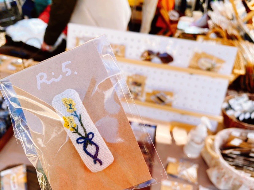 aaaa_tym's tweet photo. 寒い日に飲む
フードトラック祠のカフェオレうんま…!

友達のRi5.も刺繍アクセ出してた🪡
ミモザデザインのヘアアクセが可愛い…!

#フードトラック祠 1~2枚目
#Ri5. 3~4枚目 https://t.co/KfAveFdh53