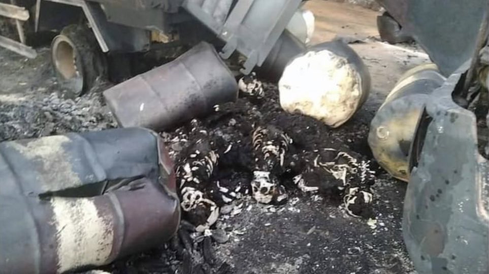 javiersteven746's tweet photo. TW//Death,GraphicContent 
Military Council burned people including children &amp; women in Phruso,KayahState during clashes with KNLA on Dec24.The identities of victims have not been confirmed.@RapporteurUn @SAdamsR2P @KenRoth @Reaproy @UN @ASEAN @G7 @POTUS @SecBlinken @DominicRaab https://t.co/EbKJhQPfs1