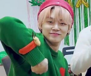 merry christmas from jjunie and his cute snap watch