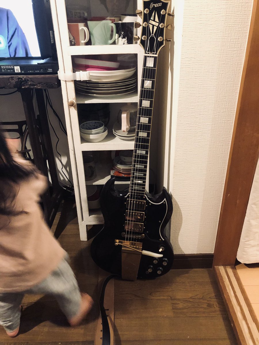 TonnyMo00289932's tweet photo. 間違って左利き用のアームが���いた。
ジミヘンがいるじゃないか!で付けてみた。とりあえず復活。
#Greco
#グレコ
#SG
#sg
#SS800
#ギター
#エレキギター https://t.co/9b8TXUaMA0