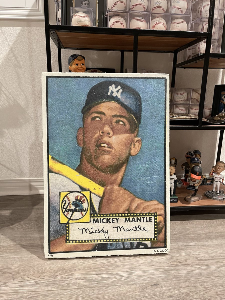 stompk35's tweet image. Received this original piece for Christmas from my amazing wife. 1952 Topps Mickie Mantle @_acodd 1/1 on wood. @topps #mickiemantle #1952 #1of1 #alexcodd #spraypaint #originalart