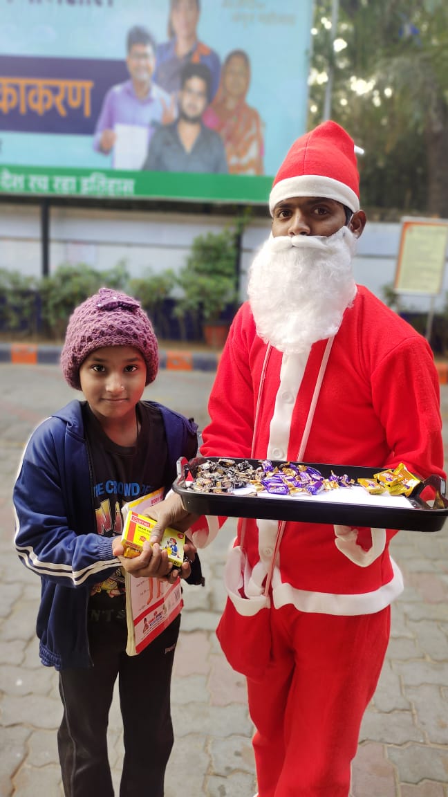 Santa is here..hohohoho..#MerryChristmas at COCO MASJID MOTH 
<a href="/IOCRetail/">IndianOil PetrolPump</a>
<a href="/sksinha_ioc/">Sanjay Kumar Sinha</a>
<a href="/Bohrashyam2/">Shyam Bohra</a>
<a href="/DirHR_iocl/">Director (HR), IndianOil</a>
<a href="/VigyanKumar/">Vigyan Kumar</a>
<a href="/DirMktg_iocl/">Director (Marketing), IndianOil</a>
<a href="/IndianOilcl/">Indian Oil Corp Ltd</a> 
<a href="/iocl_do/">IOCL Delhi DO</a>
