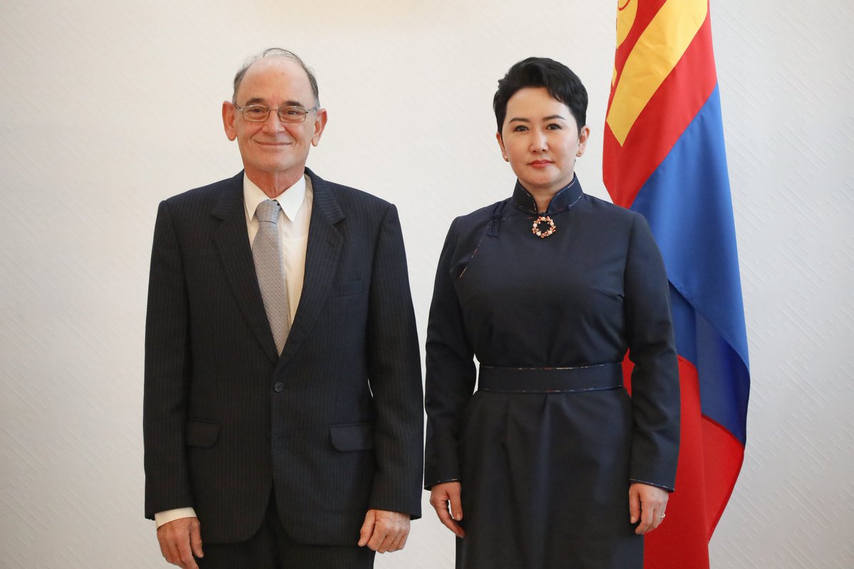 yar_cuba's tweet photo. #Mongolia| In the meeting between Cuban Ambassador, J.Ferrer, and #Mongolia's Foreign Minister @BattsetsegBatm2, she thanked #Cuba for granting scholarships to #Mongolian students and highlighted that Cuba was the first country of Americas to establish relations with her country. https://t.co/ldkirPUpqD
