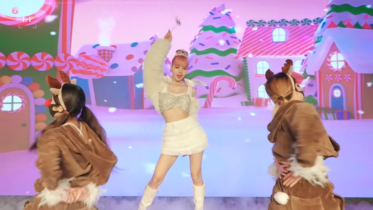 cyanblink's tweet photo. Money Dance Performance Christmas Version! Thank you Lisa! 💗 @blackpink https://t.co/5evh203LdI
