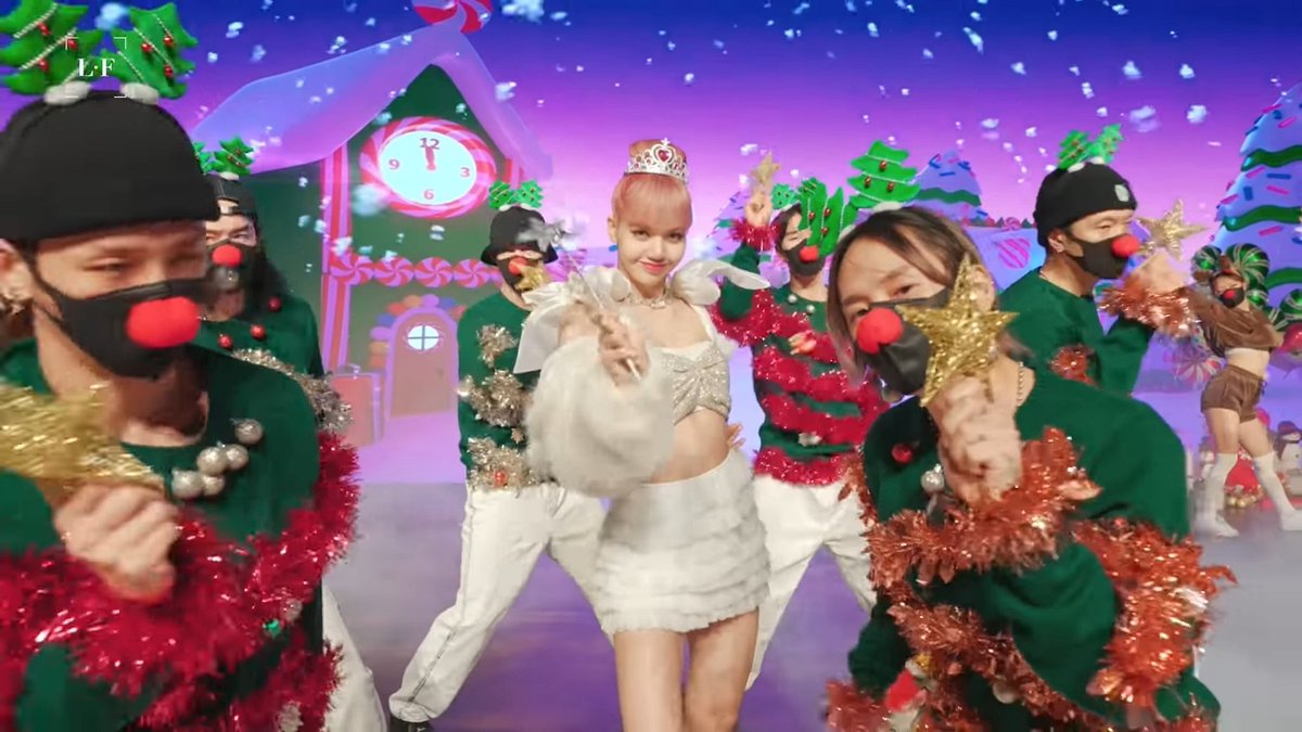 cyanblink's tweet photo. Money Dance Performance Christmas Version! Thank you Lisa! 💗 @blackpink https://t.co/5evh203LdI
