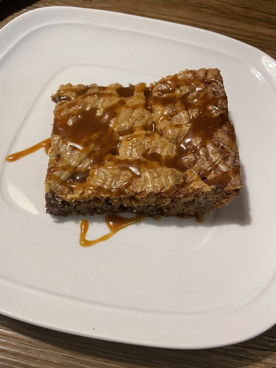 HTPro10's tweet photo. A little Xmas Eve date night. Blondies from scratch ❤️ #YearofDates https://t.co/gfU4DDDhqf