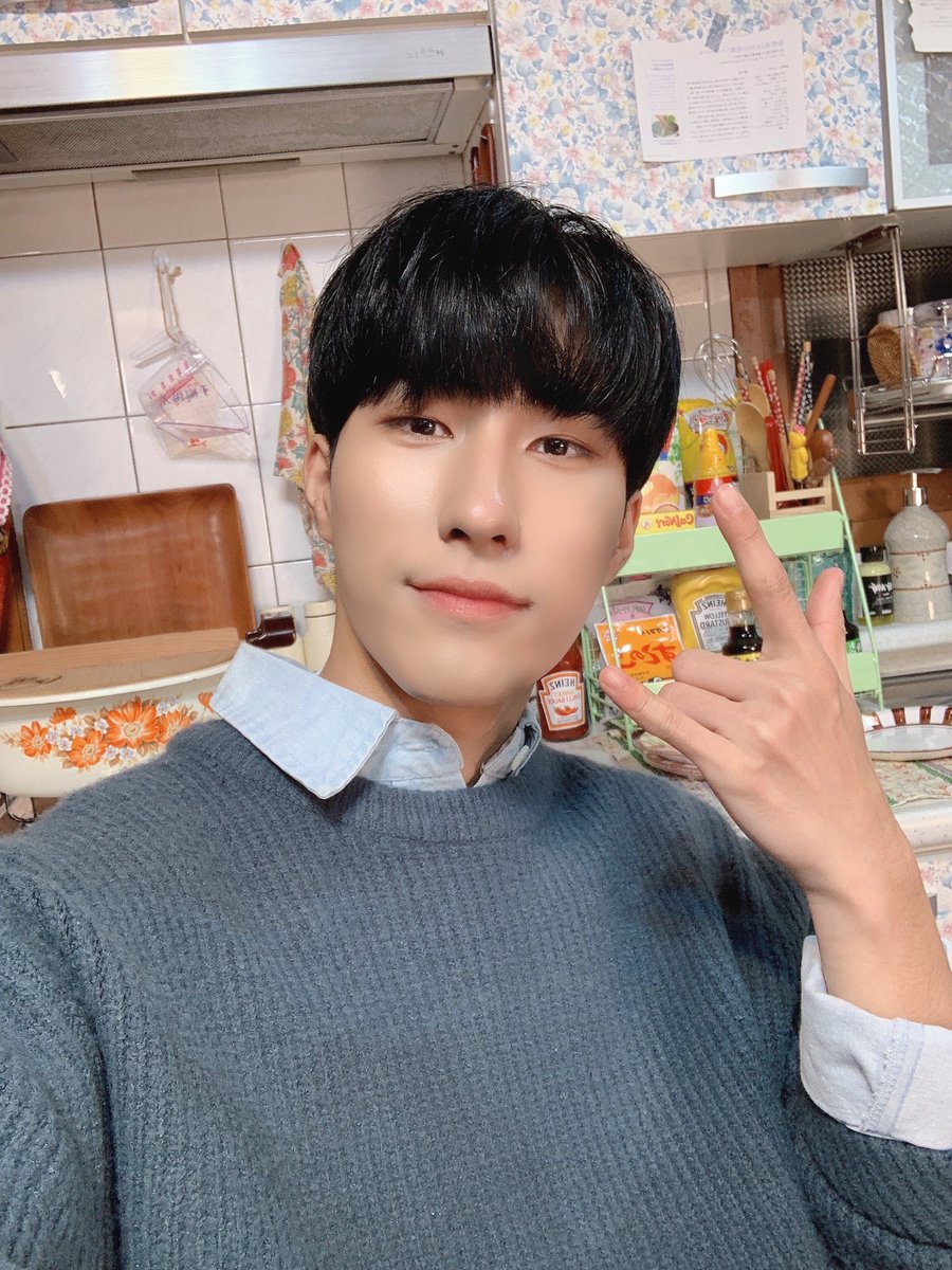 [#하린] 
위브들 크리스마스 잘 보내요~! 
행복한 날들이여 안녕 어서 오시게~!💚