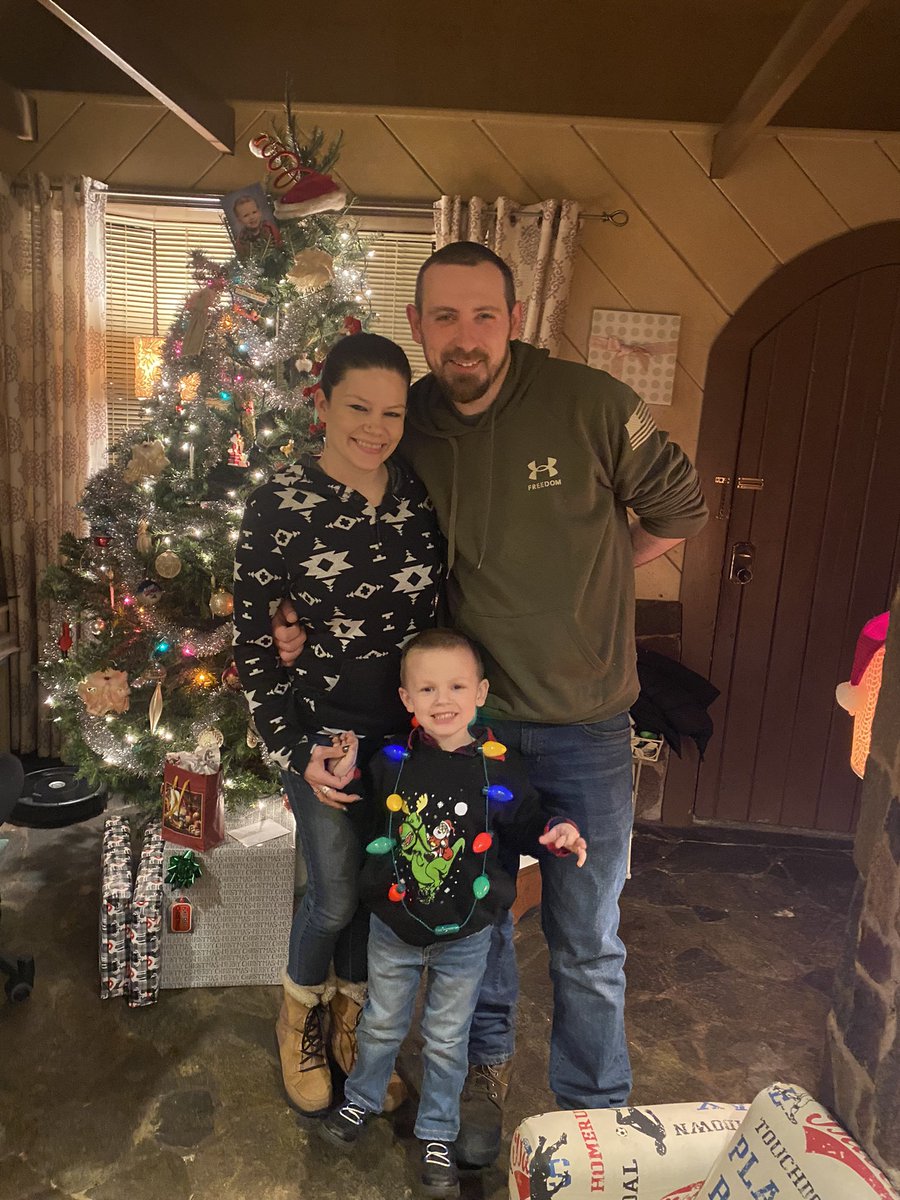 Hutch_Kimberly's tweet photo. Merry Christmas 🥰🥰🥰 https://t.co/FAoGog0IFM