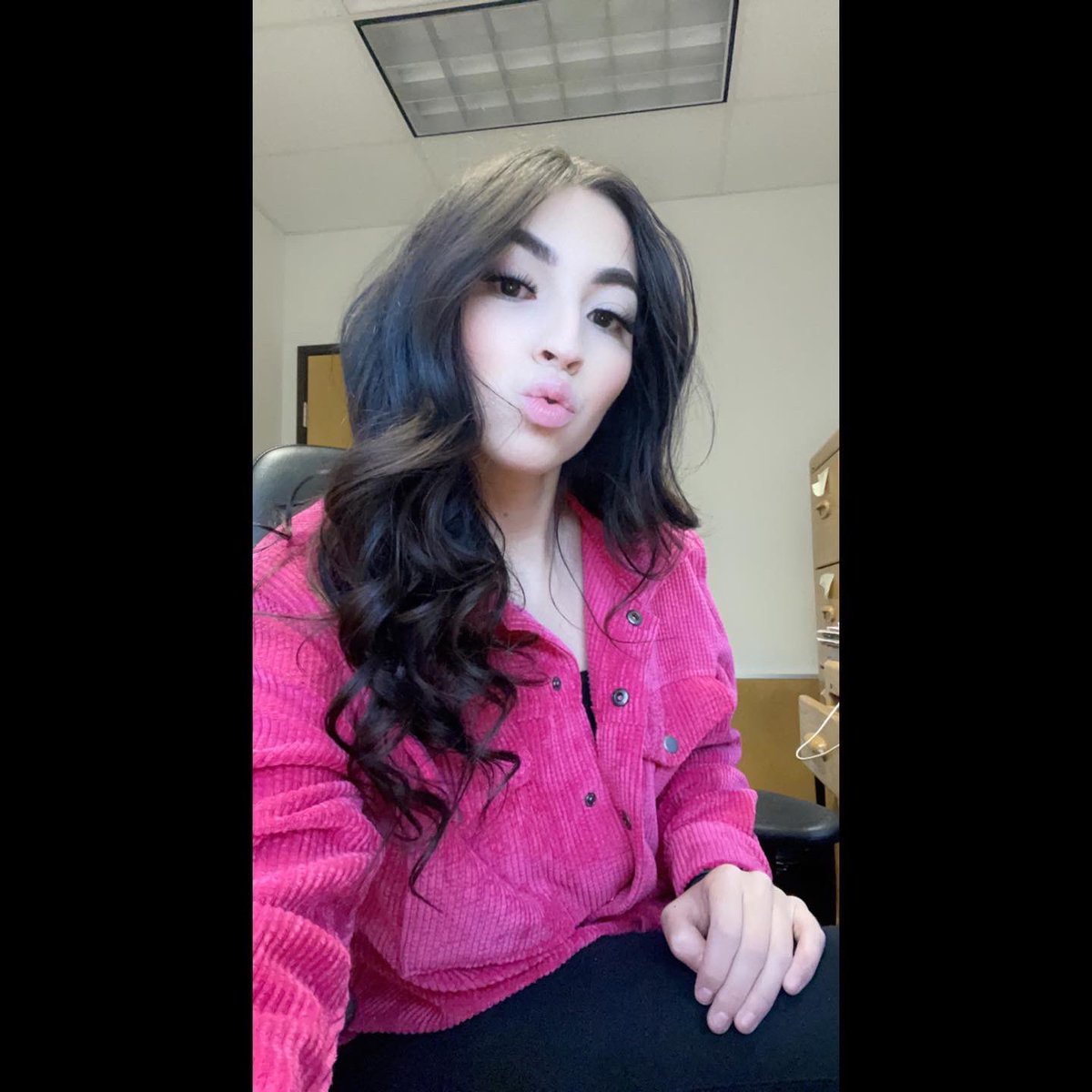 ItsSimplySteph_'s tweet photo. Dropping some over due selfies for Twitter since it’s been awhile 🥰 https://t.co/DB8QmZPhLK