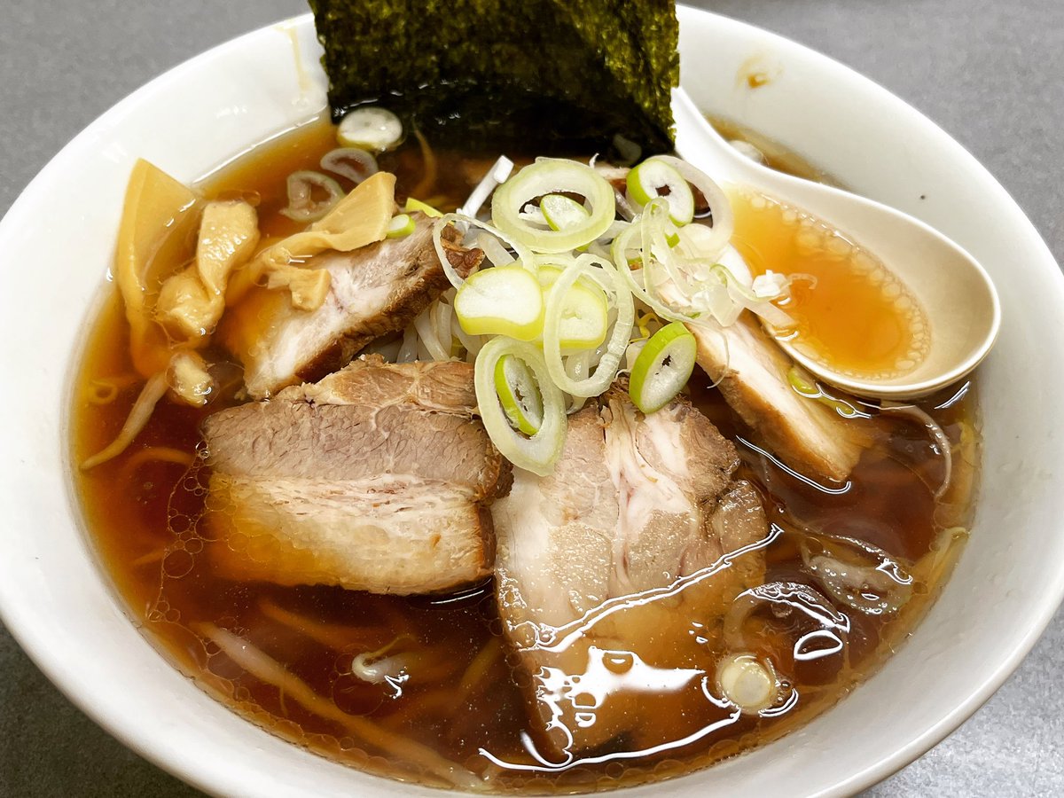 今日のランチは、タモリさん御用達の盛運亭さんのラーメンです。 I had ramen of Seiuntei where Tamori visits regularly.