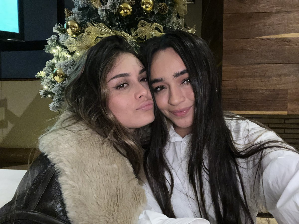 CalleyPoche's tweet photo. Feliz navidad. 🤍 https://t.co/5jdowLYT62