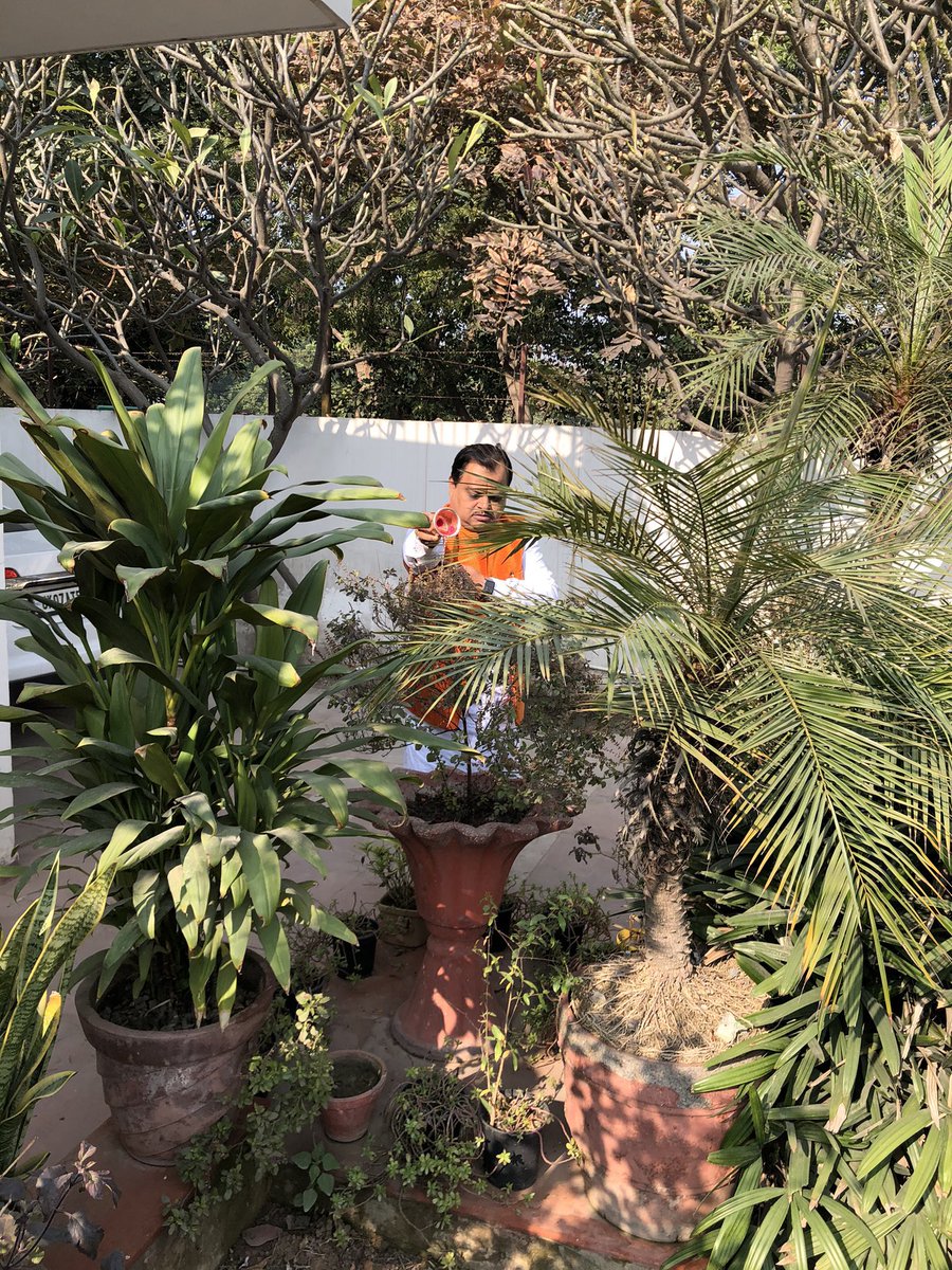 SureshChavhanke's tweet photo. प्रतिदिन की भांति आज
#तुलसी_पूजन_दिवस पर प्रकृति रक्षक #तुलसी माँ का पूजा कर आज से प्रारंभ हो रहे #ConversionMafiaExposed के लिए आशिर्वाद माँगा। आज से १० दिन #Christmas विशेष सिरीज में १० #BindasBol देखे @noconversion #NoConversion daily 8pm on @SudarshanNewsTV https://t.co/0mPVqqpgVl