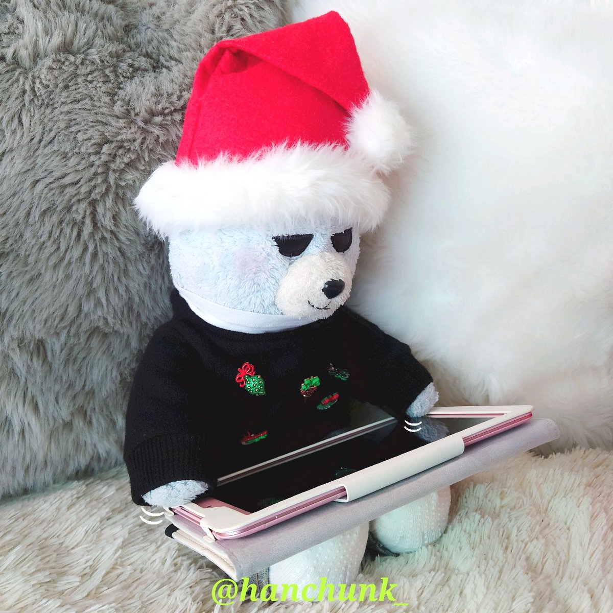 hanchunk_'s tweet photo. 🐻べべくまカレンダーについて🐻
今年もべべくまが頑張ってカレンダー受付業務をしてくれています😁
ご注文いただいた皆様本当にありがとうございました！
ミナシャマ、アリガトウゴジャイマシタ！メリークリシュマース!!ฅ(๑^(ｴ)^๑)🎄✨
#クリスマス #christmas
#ぬい撮り #stuffedanimal #teddybear https://t.co/e8LSz7lBve