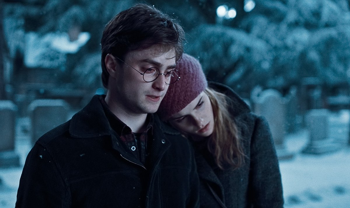 En una Noche Buena, pero en 1997, Harry y Hermione estuvieron en Godric's Hollow. ✨
