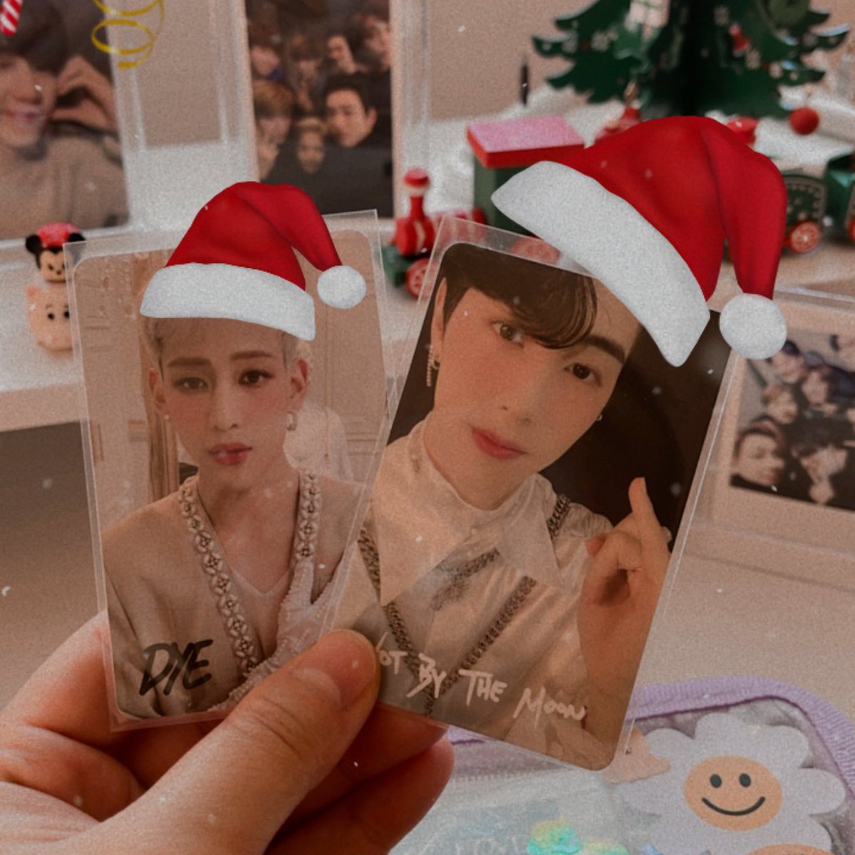 jry97dec's tweet photo. เนื่องในโอกาสวัน Chirstmas และเป็นวันเกิดเรา ขอส่งต่อความสุขให้ทุกคนเล้ย ♡´･ᴗ･`♡ 🎄

💐 รีทวิตนี้ + ฟอล สุ่มแจกการ์ด 4 ใบ (1 คน/ 1 ใบ ขอสุ่มการ์ดไปให้เลยนะคะ ไปลุ้นกันสนุกๆ✨) 

🍀 ประกาศ 27 ธค. 2 ทุ่ม
📮 ไม่เสียค่าส่ง นอนรอการ์ดสวยๆ ได้เล้ย
#ตลาดนัดอากาเซ่ #ตลาดนัดgot7 https://t.co/QxWA1uV0tt
