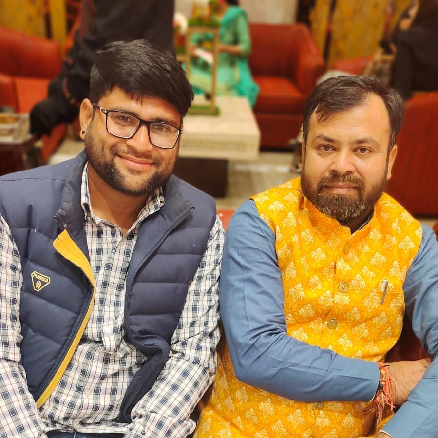 ravikumaraap's tweet photo. आज जो मैं हूं क्षेत्र के विधायक श्री अखिलेश पति त्रिपाठी जी की बदौलत #NewProfilePic https://t.co/BYkaIRHIgz