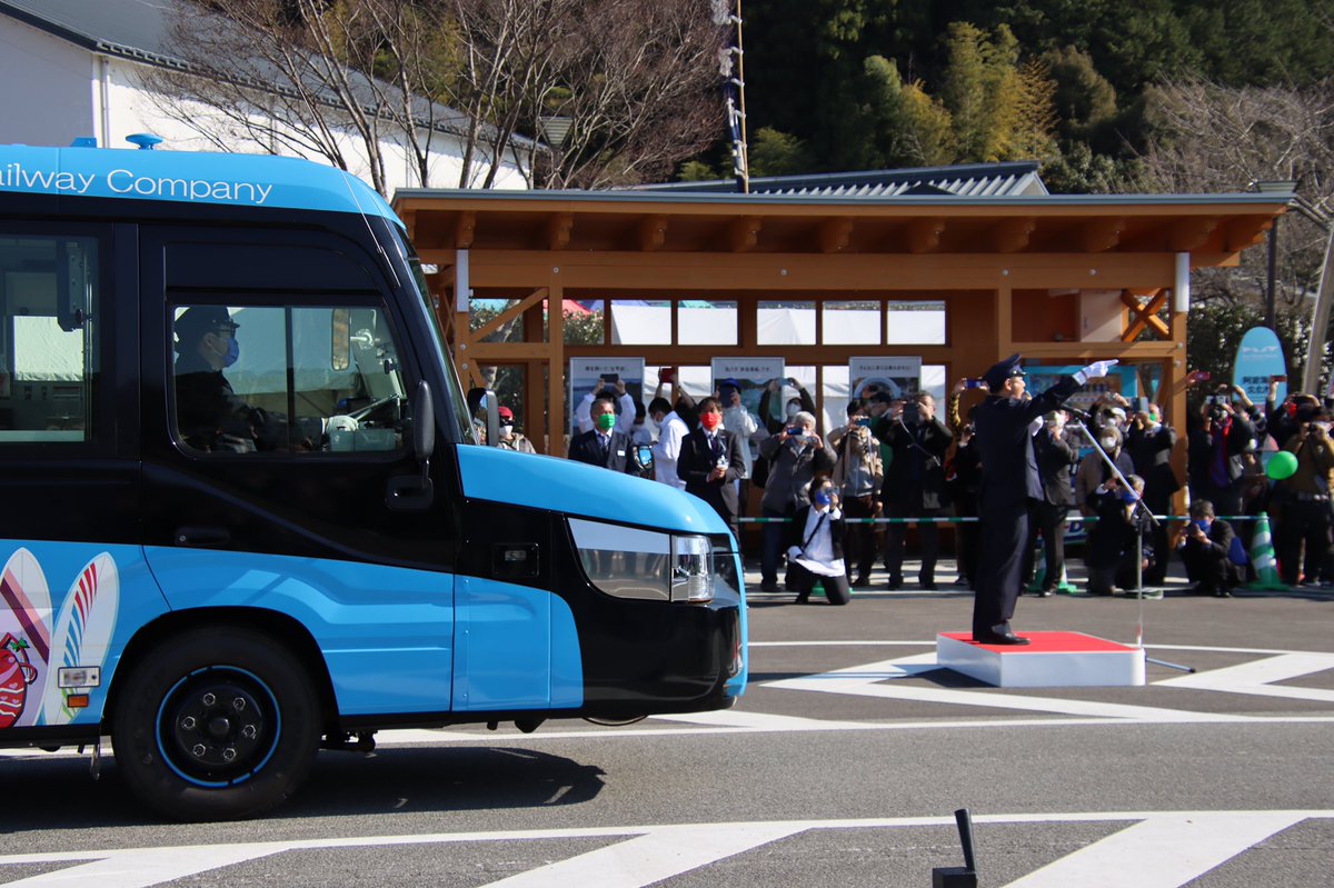 Ariei2000's tweet photo. 阿佐海岸鉄道 DMV
世界初のバス鉄道共用できる乗り物が今日道を刻み始めました
交通の新たな未来がここに詰まってる https://t.co/6eLLoOpCld