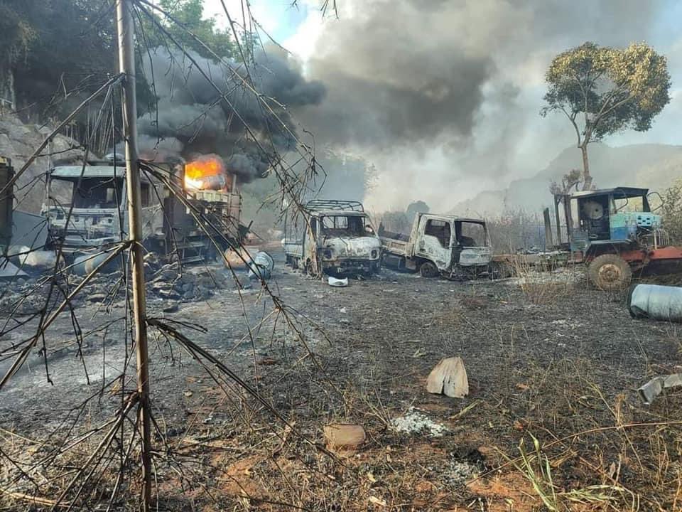 waiwainu's tweet photo. On this Christmas, the #MyanmarMilitary burned to death at least 30 civilians in #MoSo village, #Phrusoe township, #Karenni State. They were arrested on 24th &amp; killed on 25th. There is more cruel than this to Christian majority Karenni people.
#Dec25Coup #WhatsHappeningInMyanmar https://t.co/LXjqDkbn7B