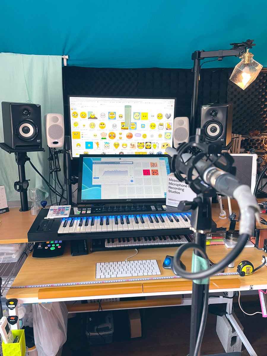 hiroshi_QooSue1's tweet photo. やろうやろうと思って後回しにしてしまっていた自宅スタジオの音響測定を"今年中に終わらせとくかー🤔"位の軽い気持ちで始めたら（深夜4時）そもそものスピーカー位置とリスニングポイントのグダグダさが気になってきて終われなくなってしまったヤバいイカン🥺
#StudioSlowSlope 
#reference4 https://t.co/KRZ51jGrYU