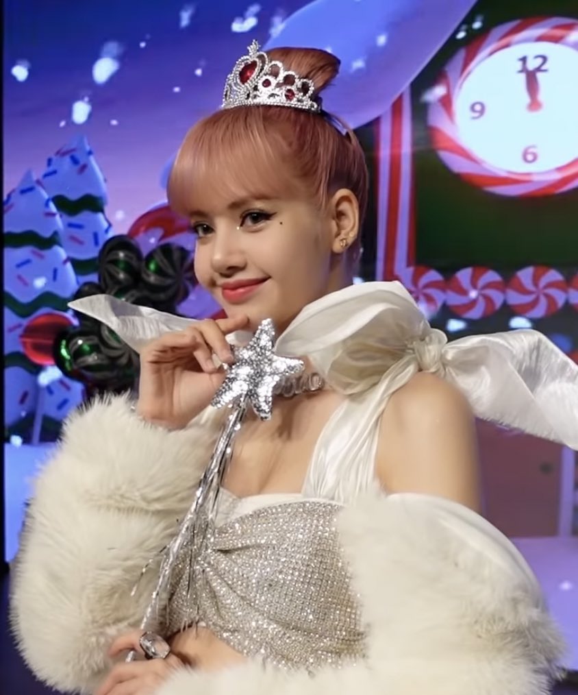 LISA 👉🏻👈🏻 FOR BLINKS
#BLACKPINK #블랙핑크 <a href="/BLACKPINK/">BLACKPINKOFFICIAL</a>