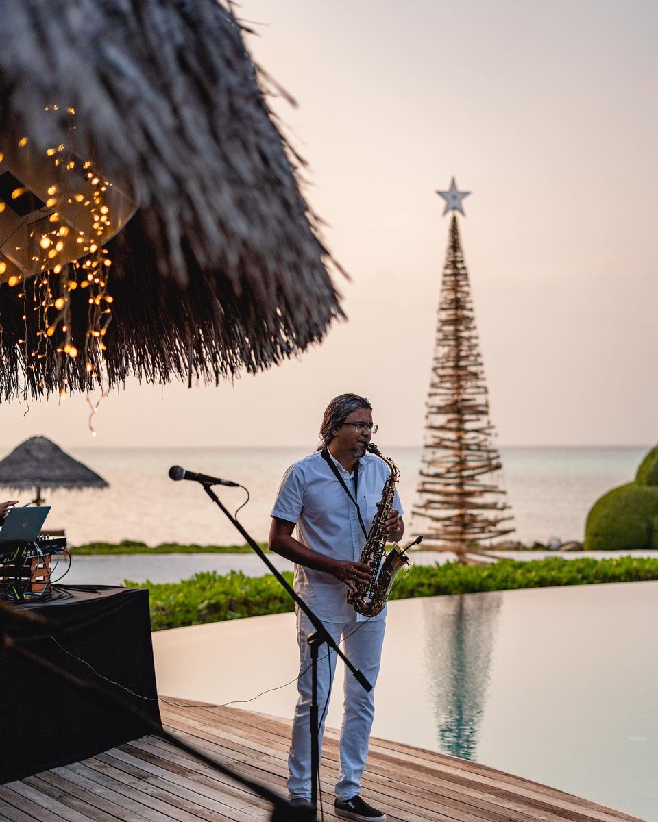 LUXSouthAri's tweet photo. It’s not what's under the tree that matters, it's who's gathered around it. We are so grateful to help you celebrate a one-in-a-lifetime festive @LUXSouthAri ! 💖
#luxsouthariatoll #luxresorts #festiveseason #oneinalifetime #christmastree #christmastime #christmasvacation https://t.co/8UiVyPRnUr