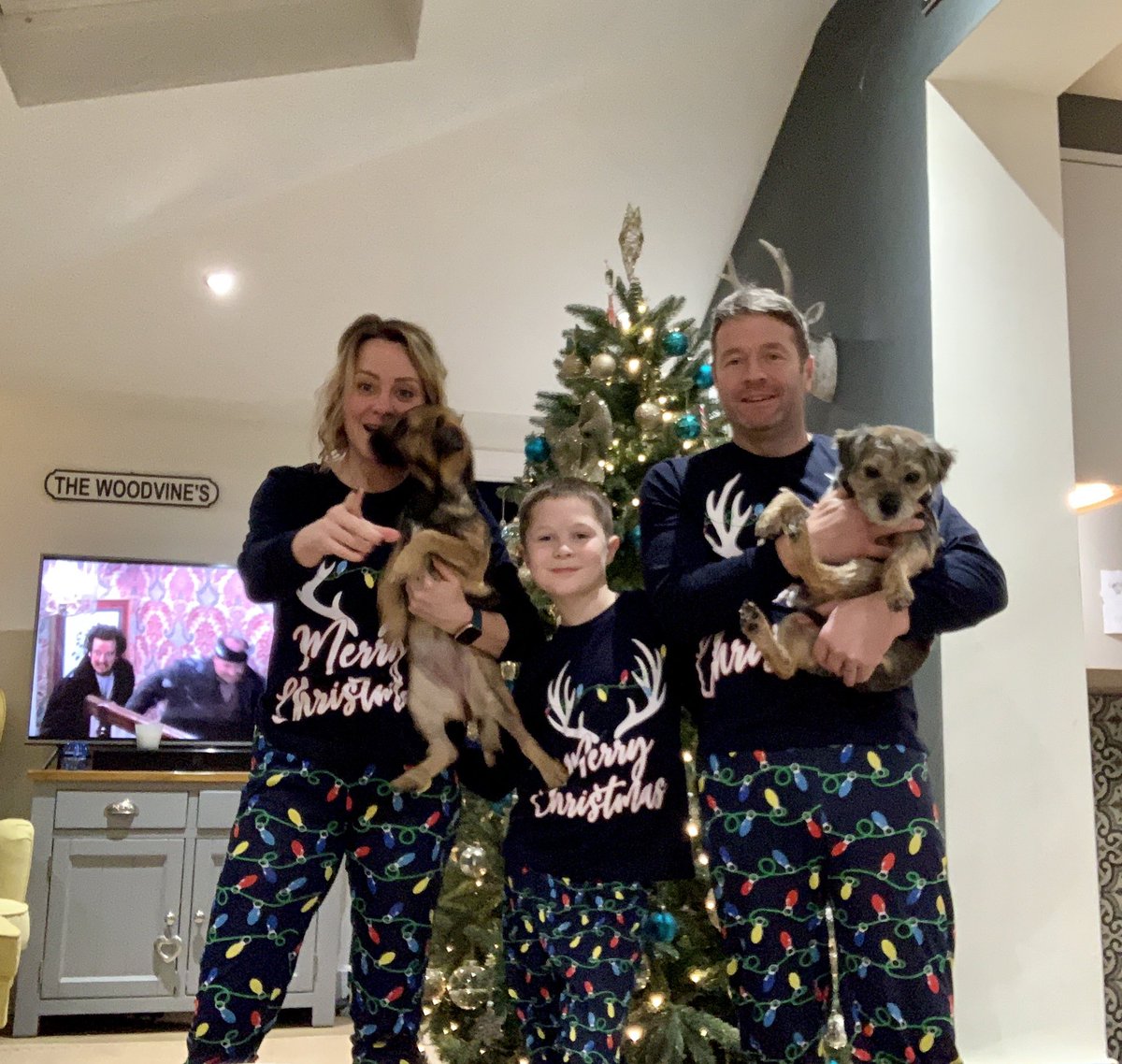 Merry Christmas everyone. May it be safe and peaceful. Like a kid at Christmas I’m awake with excitement whilst the actual kid at Christmas remains asleep 🤦🏼‍♀️ I need to learn to grow up 😂 Have an amazing day all 🎄🕊 #BTPosse #Christmas #MerryChristmas2021