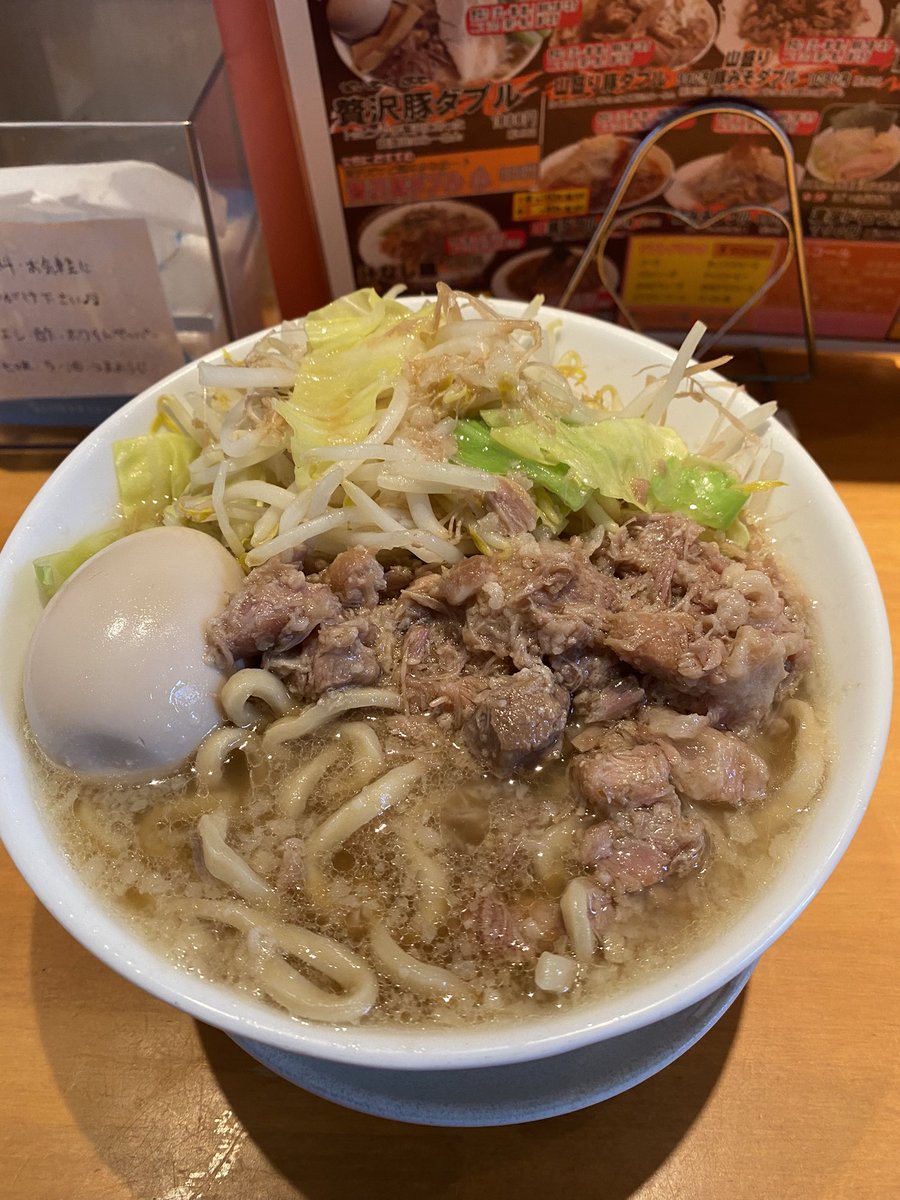maamai1's tweet photo. 前橋　豚さんち。
今年最後の二郎系かな。。
麺は浅草開化楼製、ゴワモチの麺が最高に美味かった〜

＃二郎系 https://t.co/vjTbWCR0le