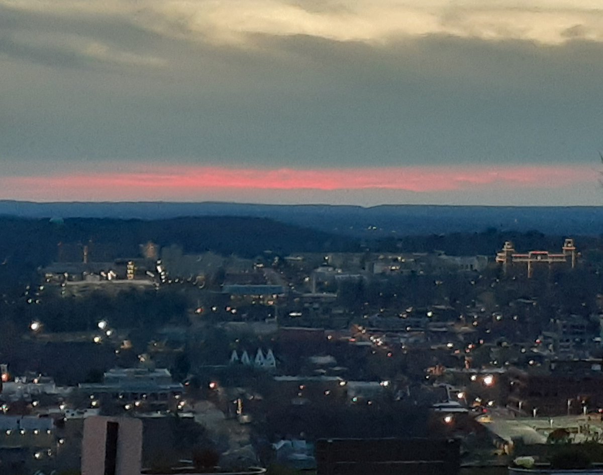 wordsmith9's tweet photo. Sunset today.
#ChristmasEve #sunset #justbreathe https://t.co/r1hpZp7VN8