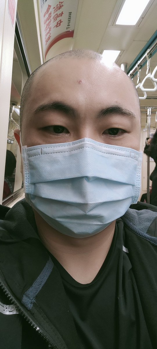 VeillinL's tweet photo. 好久沒坐捷運了 https://t.co/8Y5wv0yUc8