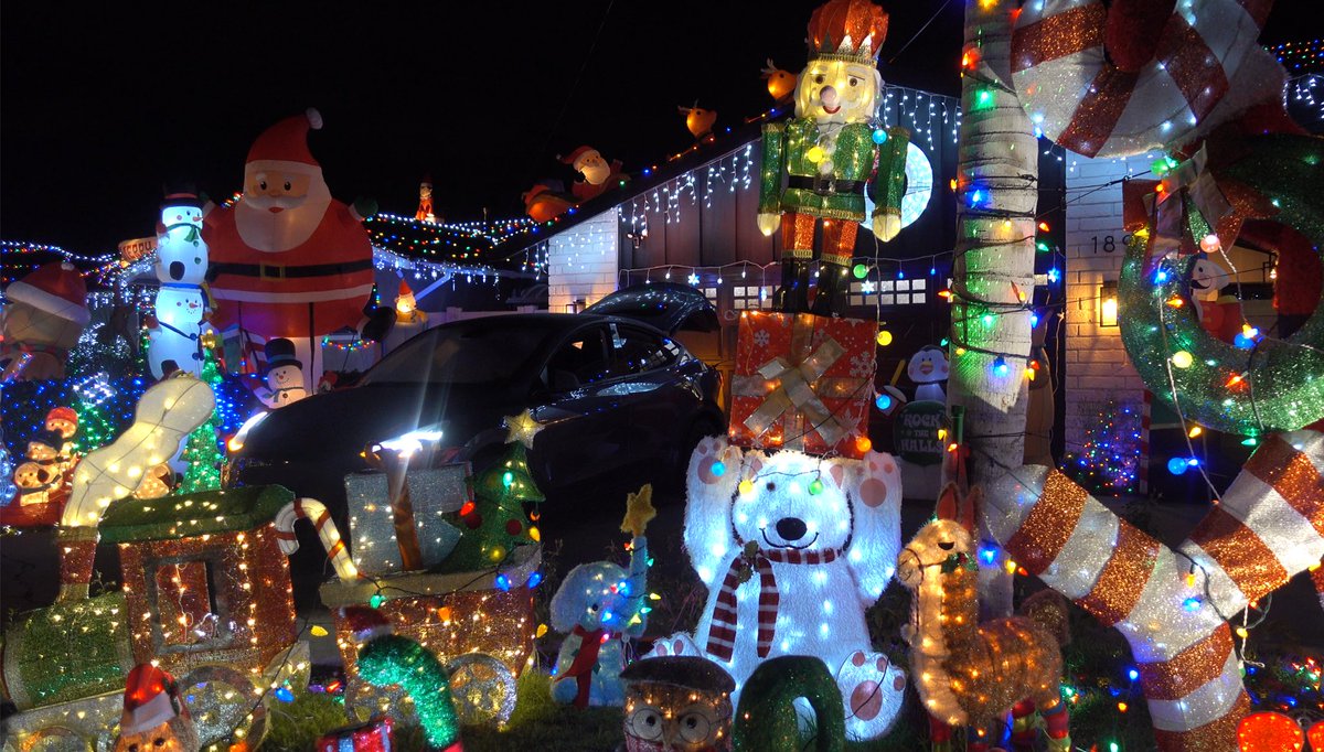 RyTone's tweet photo. 2021 Christmas lights complete with this update.  Thank you @elonmusk @Tesla https://t.co/m47kbSKjWB