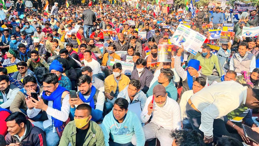 Dasrahu01456087's tweet photo. #वर्दी_दो_या_अर्थी_दो_SSCGD18
@AmitShahOffice @AmitShah @HMOIndia @PMOIndia ek kam to thik se kar lete .. 🙏 https://t.co/I49FyG1AOq