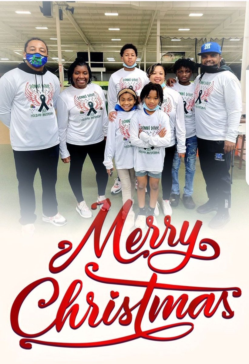 CoachDubb80's tweet photo. Merry Christmas from our family to yours! Praying for many blessings and prosperities to you all..  #MerryChristmas #TheWashingtons https://t.co/slgfIO8QaM