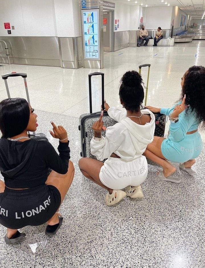 realellathreads's tweet photo. ⏩ tsr link up : #kaylaa #Chanel #lyirc with another birthday link for #lyirc 18th birthday they getting ready to head out to Jamaica https://t.co/Qn4X9WFn0Z