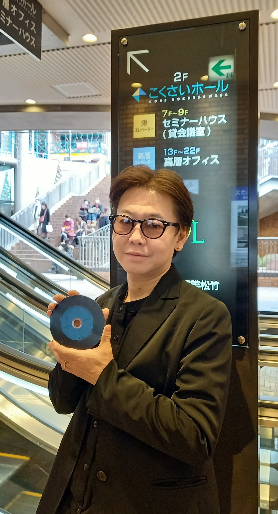 Ff1043 今日はフミヤさんの十音楽団クリスマス 生配信レーベル 年内最後の見納め 満喫してきます 藤井フミヤ 十音楽団 神戸国際会館 神戸 三宮 T Co A1cihjhab4 Twitter