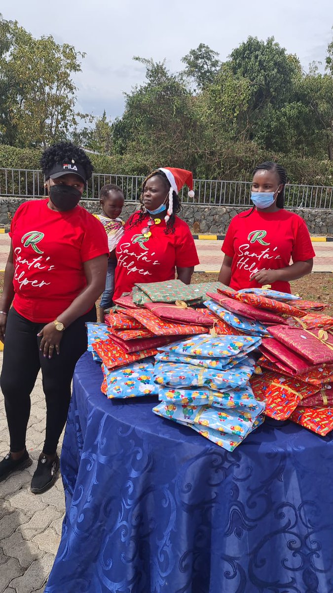 RailasDaughters's tweet photo. Merry Christmas from The FIFTH #BabaClaus and his helpers.
  
May God keep your families safe during this festive season.

#AzimiolaUmoja.
#Inawezekana
#MerryChristmas https://t.co/LYtsBpTF8M