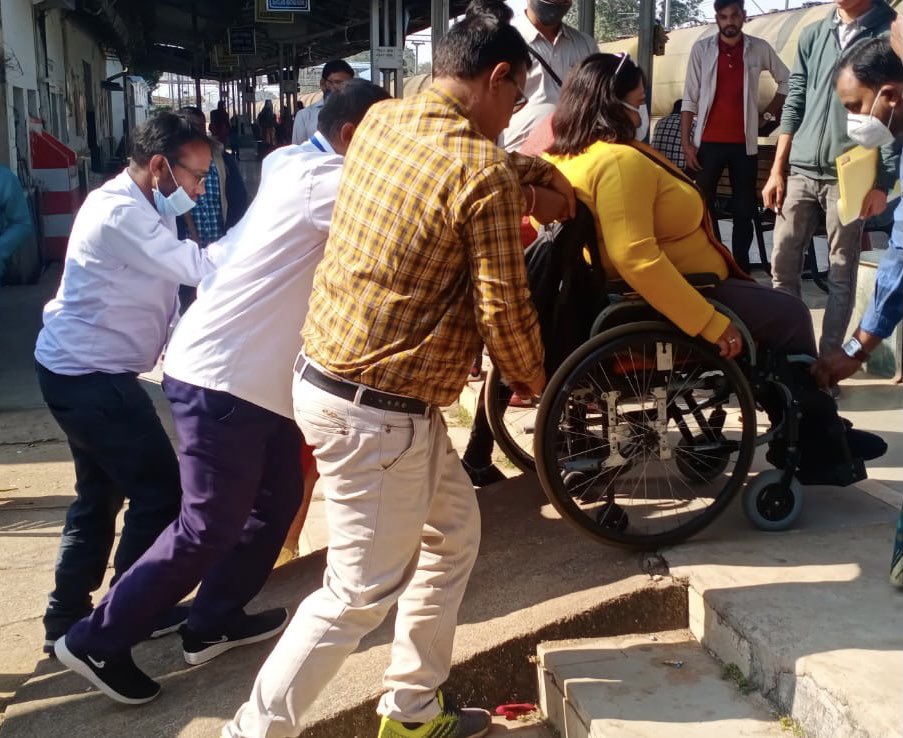 samarthyam's tweet photo. Shocked to find inaccessible B class @indianrailway__ station #Mahsamund @Chhattisgarh. No facilities for #disabled found during #accessaudit @RailMinIndia @IRCTCofficial @EastCoastRail @socialpwds #AccessibleIndiaCampaign https://t.co/g60rZf7VIi