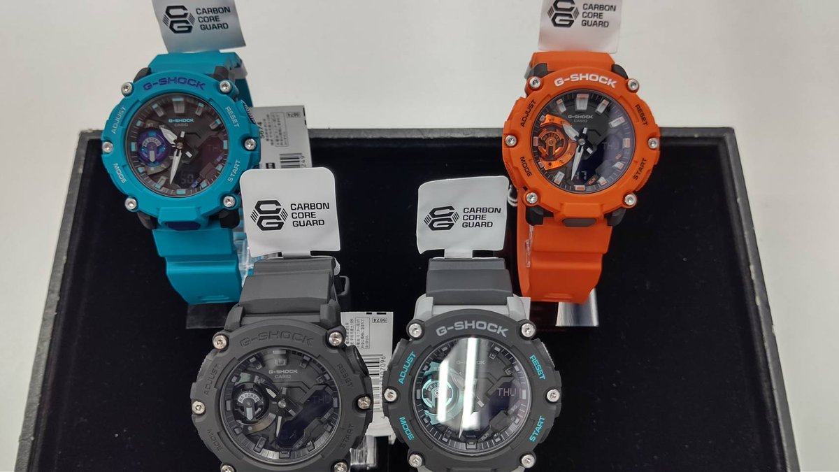 labi_shinjukuw's tweet photo. B2F時計コーナー
タフネスウォッチG-SHOCKの耐衝撃構造として #カーボンコアガード 構造を採用した GA-2200
ボディの厚さ12.8mmとG-SHOCKにしては薄型。衝撃にも強く20気圧防水で使い勝手抜群!アウトドアにも普段使いにも最適!
是非一度当店に見に来てね!
#時計 #アウトドア #G_SHOCK #GA2200 https://t.co/1qFkwNrnE7