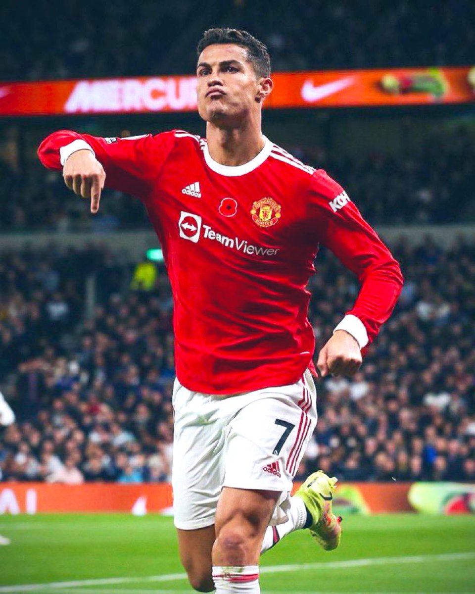 MUFC_Peru's tweet photo. De lejos el mejor regalo que nos dió el @ManUtd_Es @ManUtd es tener de vuelta a @Cristiano y eso NO LO OLVIDAREMOS JAMÁS. 

Feliz Navidad ❤️🎄🎅🏾⛄️ https://t.co/bZntTzcJOz