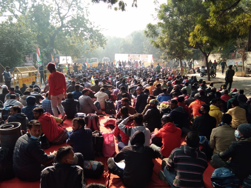 chrmngpreeti's tweet photo. #वर्दी_दो_या_अर्थी_दो_SSCGD18 https://t.co/bxHvt3rdId