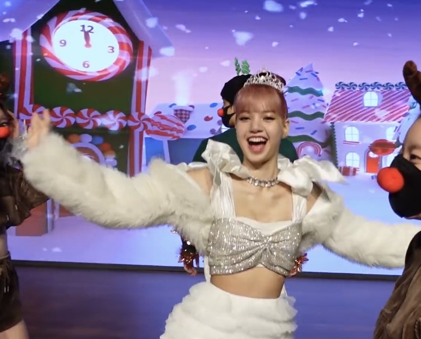 LiliesHome_'s tweet photo. นางดื้อ นางซน นางน่ารักจัง ไอ่เด็กเอ้ยยย

LILI’s FILM -  ‘MONEY’ Dance Performance (Christmas Ver.) FO
https://t.co/AKrIXYzS5F

#LALISA #LISA #LILIFILM https://t.co/zQOhNIBFAa