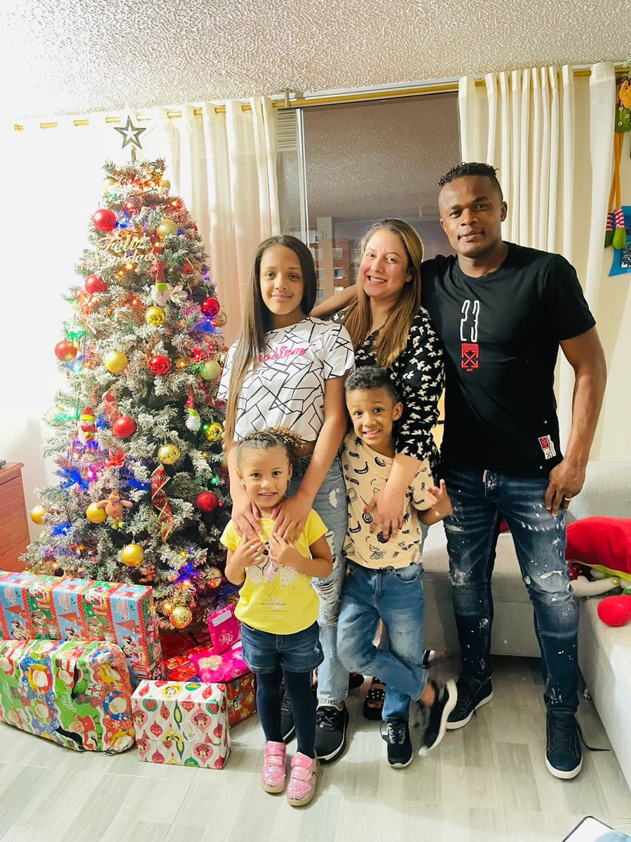 ivanelbebe10's tweet photo. Feliz navidad 🎁🎄 DIOS LOS BENDIGA 🙏🏽🙏🏽🙏🏽 paz y mucho amor ❤️ https://t.co/h7HilcBgBQ
