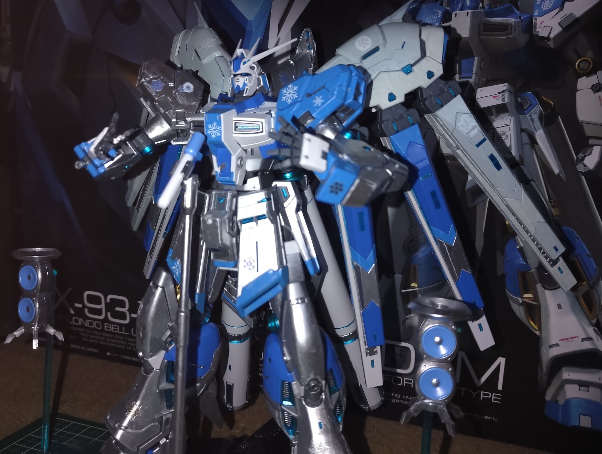老師 うみんちゅ杯プチ16 Rg Hi Nガンダム 雪ミクさん専用機 で参加させていただきます Fm Gの雪ミクさんが歌の力で戦うイメージで塗装しました ガンマカ直塗にてムラは有りますが非常に満足の行く作品になりました T Co 7grnoqxhla