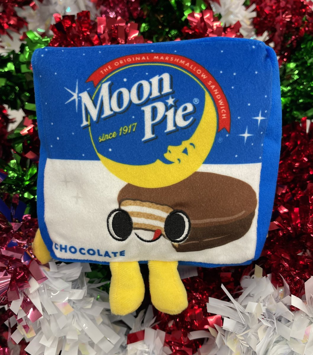 AnyGivenHyundai's tweet image. Mmm 😋 Moon Pie for the Holidays 🎄 #FunkoPhotoADayChallenge #funkoplush #funko #moonpie @OriginalFunko