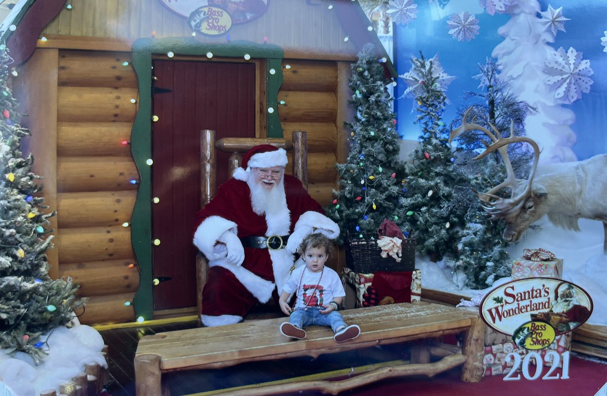 JonasAudra's tweet photo. Mama &amp; stink tradition🎄🎅🏼 https://t.co/CM1Ipm5kdm