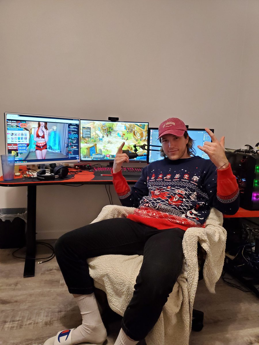 Douze12tv's tweet photo. Joyeux Nowel les potes dofusiens, sauf les sadi https://t.co/pNqb0CTJwB