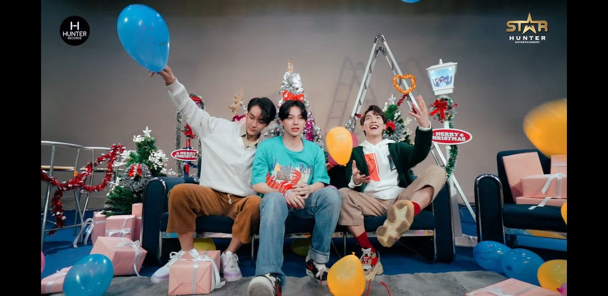 ikung_pp's tweet photo. Happy MerryXmas 🎄🦌🎁🎉💗#BKCSBFIVE #CTRPANUWAT #ขุนขิมมอญ #บาสเด็กอ้วนที่แท้จริง #ตั๋งต้าวเด๋อ #STHChristmasGifts https://t.co/L211Ed1wSA